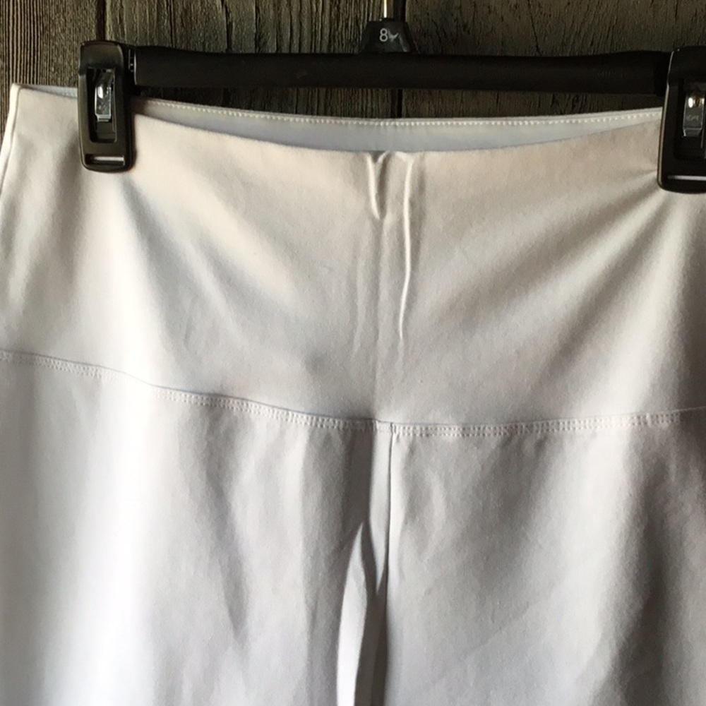 NWOT Chico’s Zenergy White Leggings - Picture 2 of 5